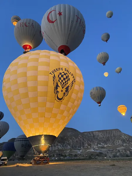 Cappadocia hot air balloon tours at sunrise